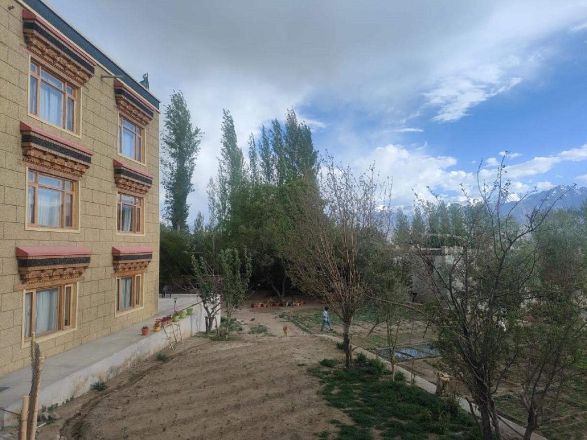 Hotel Alpine Ladakh Лех Екстер'єр фото